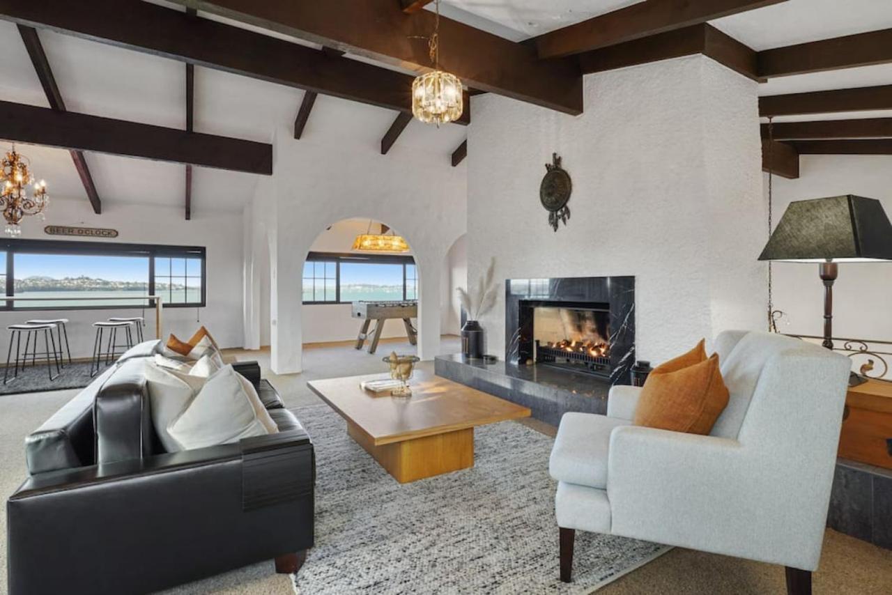 Magnificent Beachfront Mansion - Pool - Fireplace オークランド エクステリア 写真