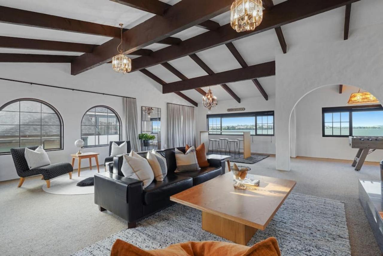 Magnificent Beachfront Mansion - Pool - Fireplace オークランド エクステリア 写真