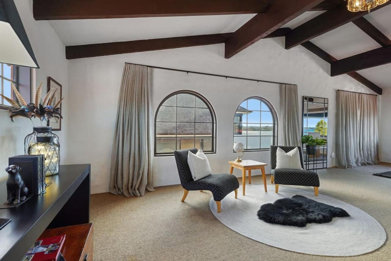 Magnificent Beachfront Mansion - Pool - Fireplace オークランド エクステリア 写真