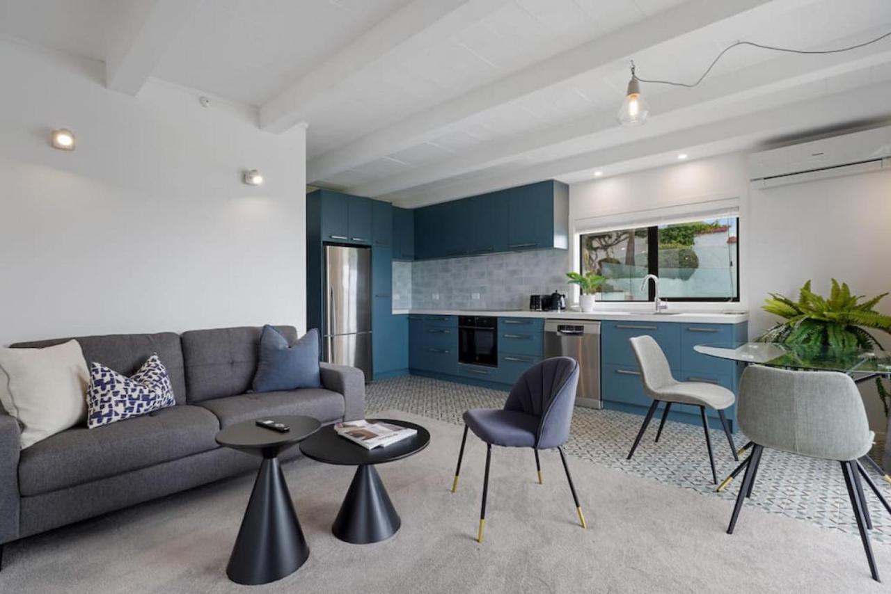 Magnificent Beachfront Mansion - Pool - Fireplace オークランド エクステリア 写真