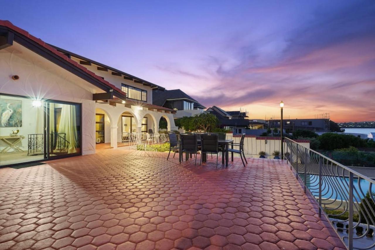 Magnificent Beachfront Mansion - Pool - Fireplace オークランド エクステリア 写真