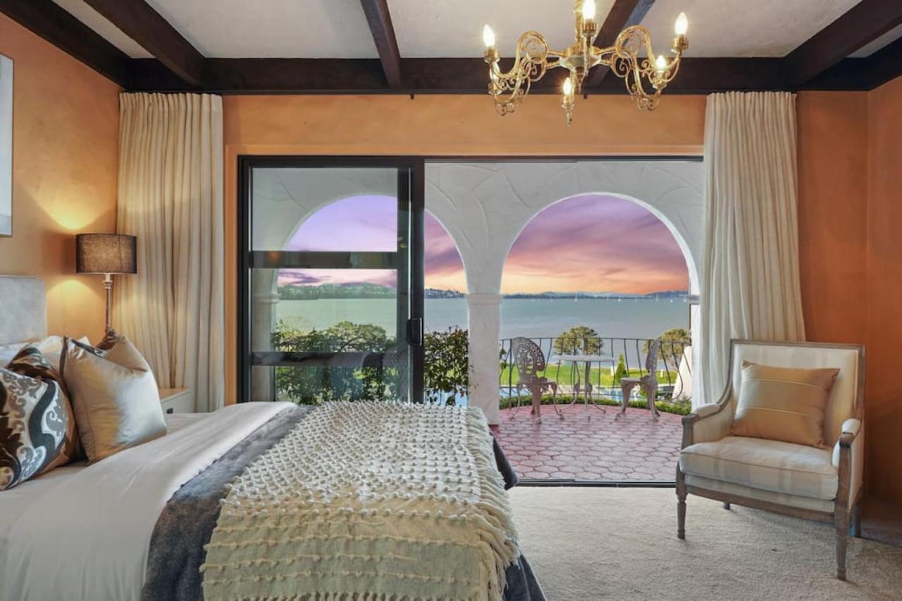 Magnificent Beachfront Mansion - Pool - Fireplace オークランド エクステリア 写真