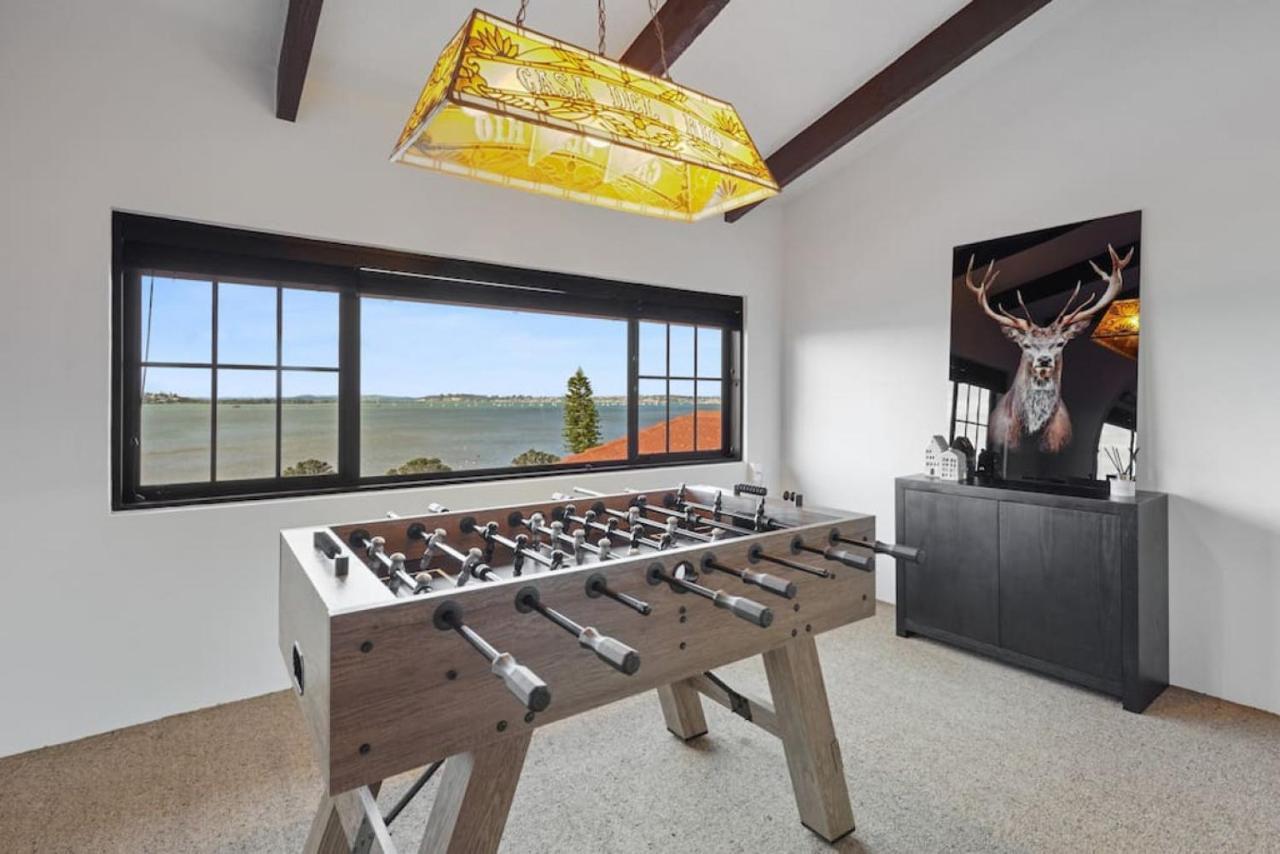Magnificent Beachfront Mansion - Pool - Fireplace オークランド エクステリア 写真
