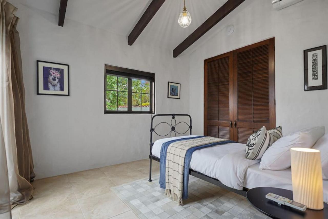 Magnificent Beachfront Mansion - Pool - Fireplace オークランド エクステリア 写真