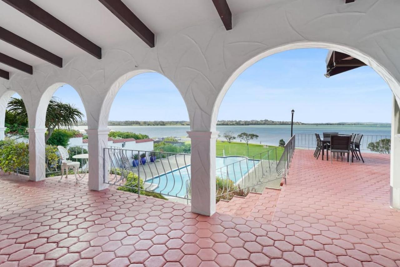 Magnificent Beachfront Mansion - Pool - Fireplace オークランド エクステリア 写真