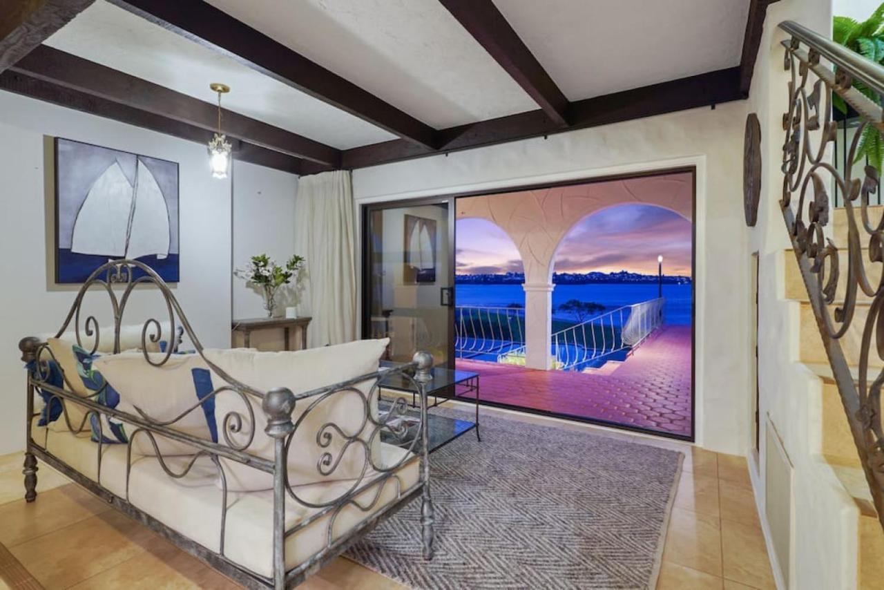Magnificent Beachfront Mansion - Pool - Fireplace オークランド エクステリア 写真