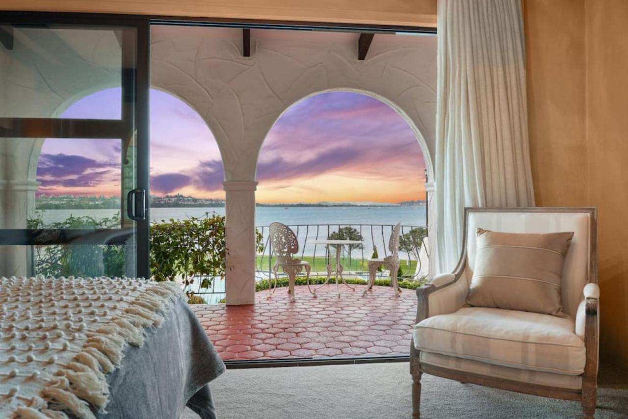 Magnificent Beachfront Mansion - Pool - Fireplace オークランド エクステリア 写真