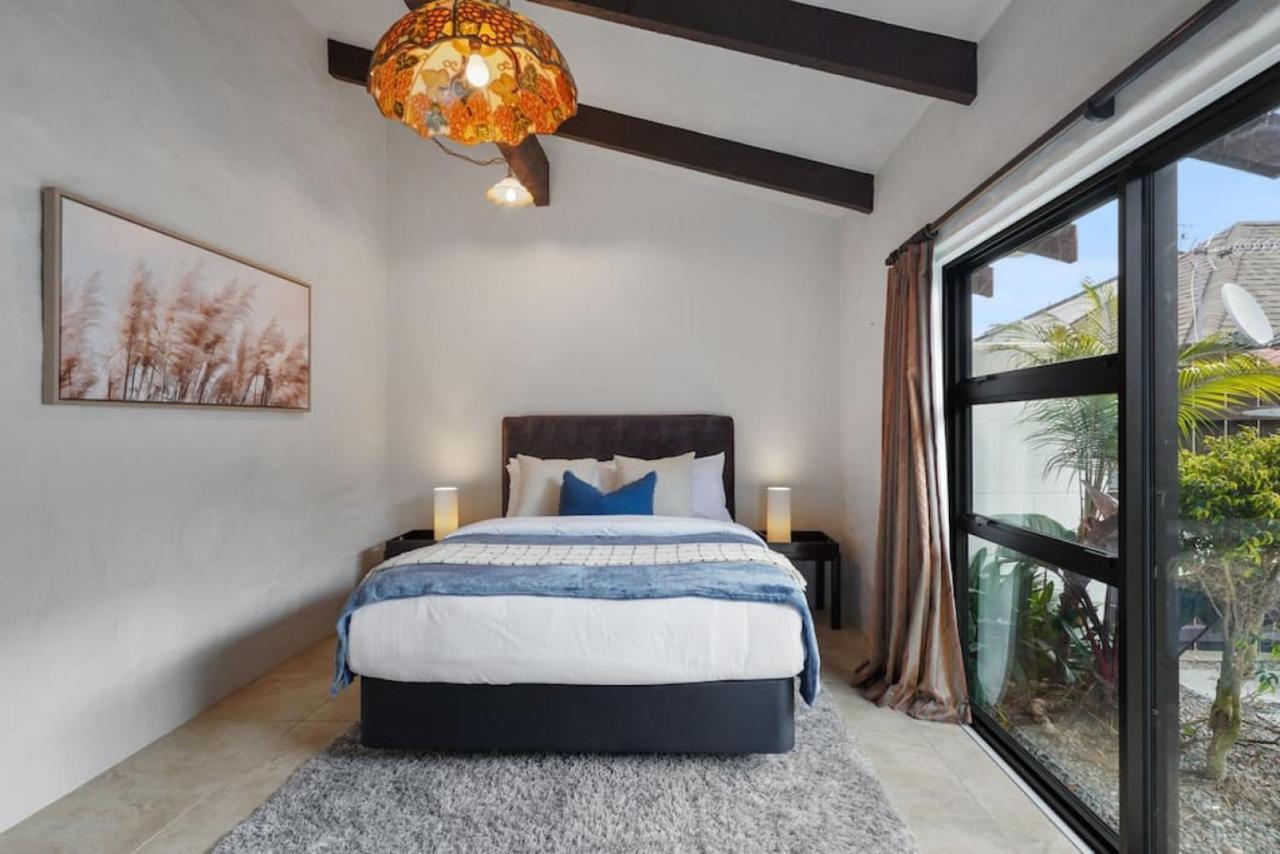 Magnificent Beachfront Mansion - Pool - Fireplace オークランド エクステリア 写真