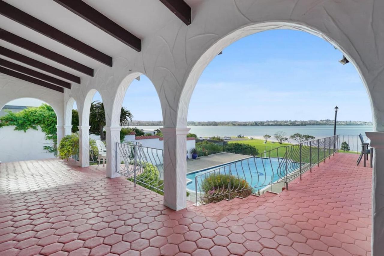 Magnificent Beachfront Mansion - Pool - Fireplace オークランド エクステリア 写真