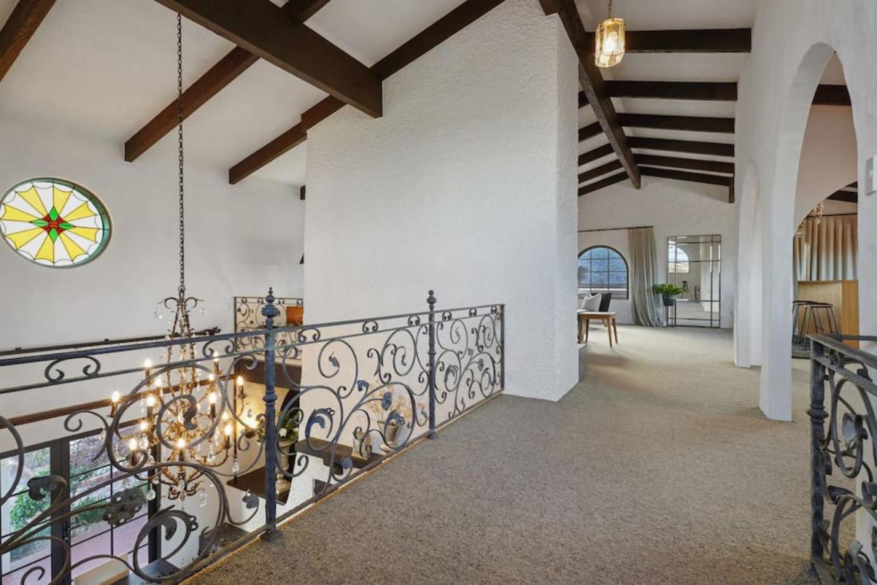 Magnificent Beachfront Mansion - Pool - Fireplace オークランド エクステリア 写真