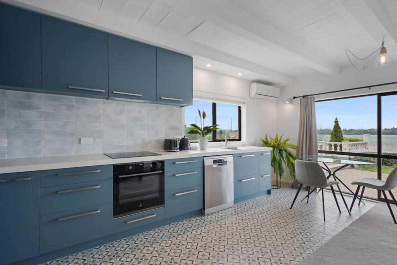 Magnificent Beachfront Mansion - Pool - Fireplace オークランド エクステリア 写真