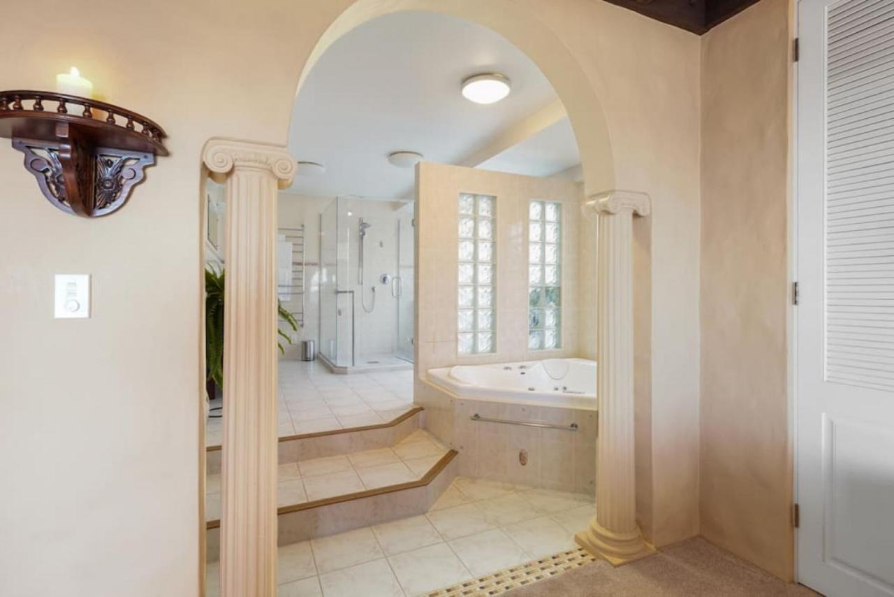 Magnificent Beachfront Mansion - Pool - Fireplace オークランド エクステリア 写真