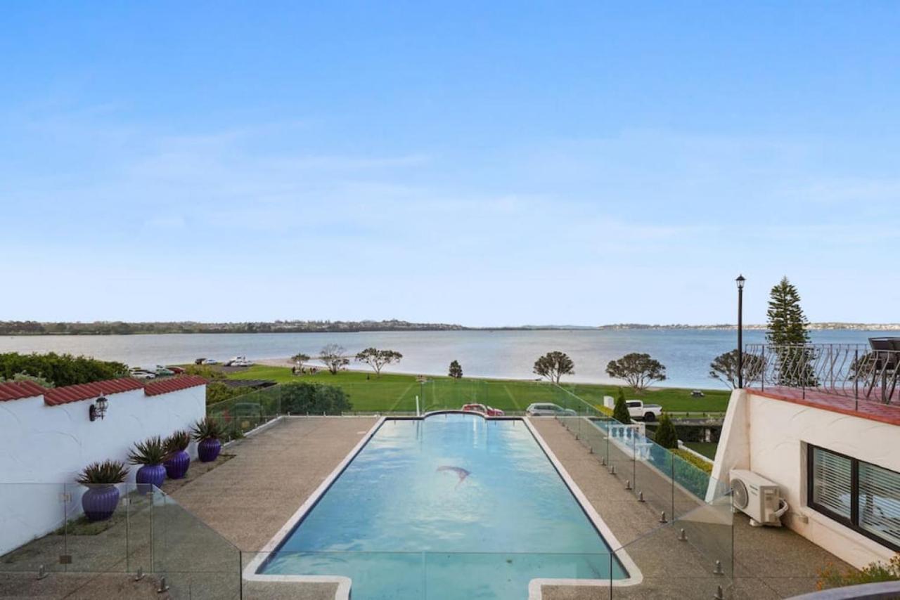 Magnificent Beachfront Mansion - Pool - Fireplace オークランド エクステリア 写真